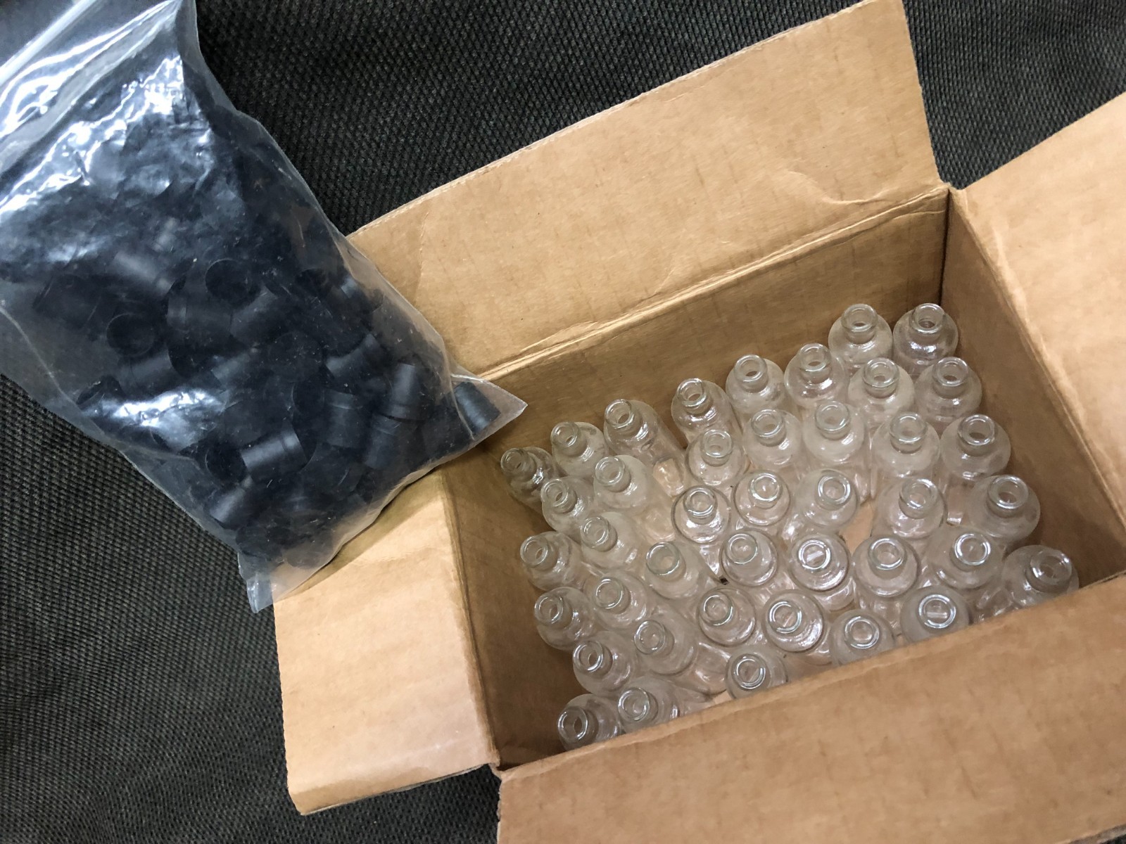41 each 10mL Thick Glass Round/Flat Clear Sample Vials w/Lids Bottles