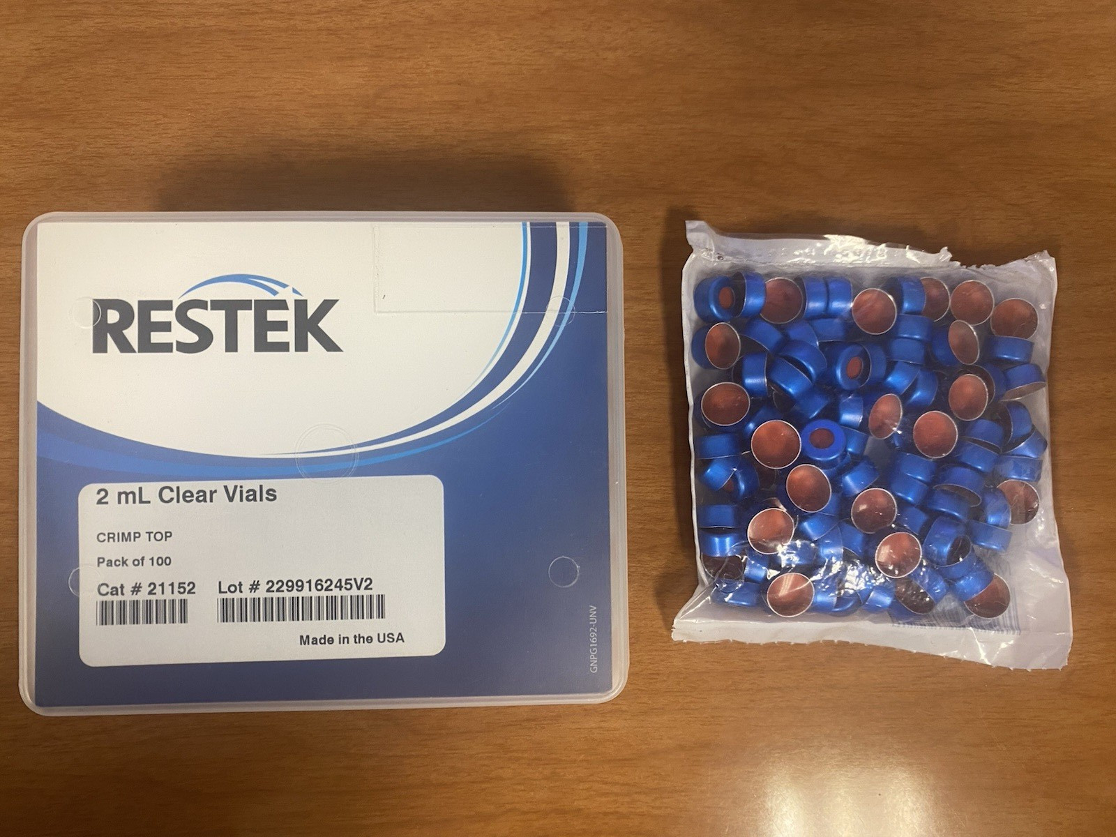 RESTEK Crimp-Top Vials + Caps, 2.0 mL, 11 mm, 12 x 32 mm, Clear, 100 Pack