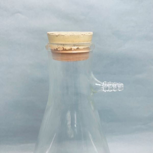 VWR Borosilicate Glass Filter Flask 2 L Graduated Heavy Wall