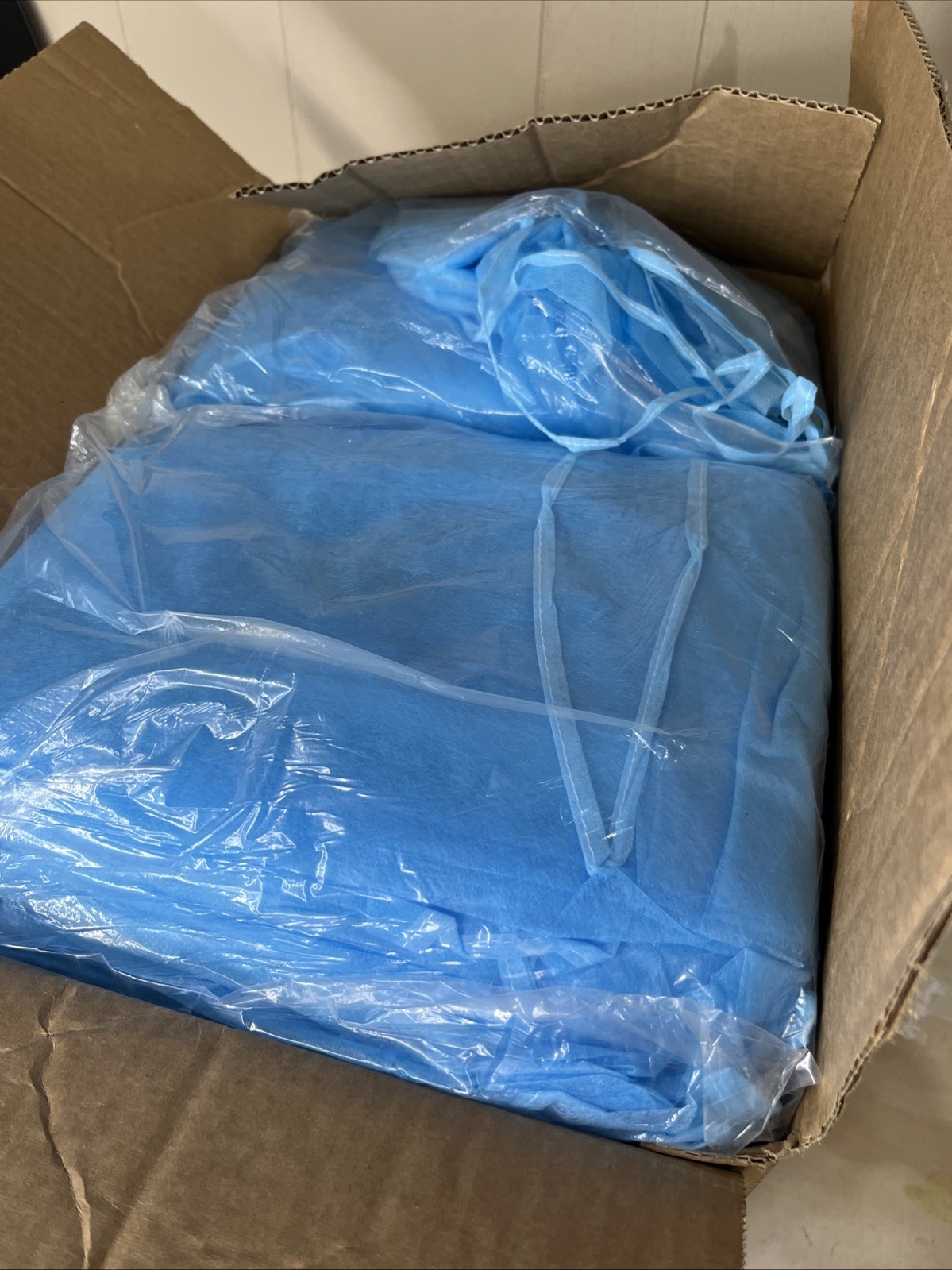 Polyethylene Level One Disposable NonSurgical Isolation Gowns Blue, 100 pcs