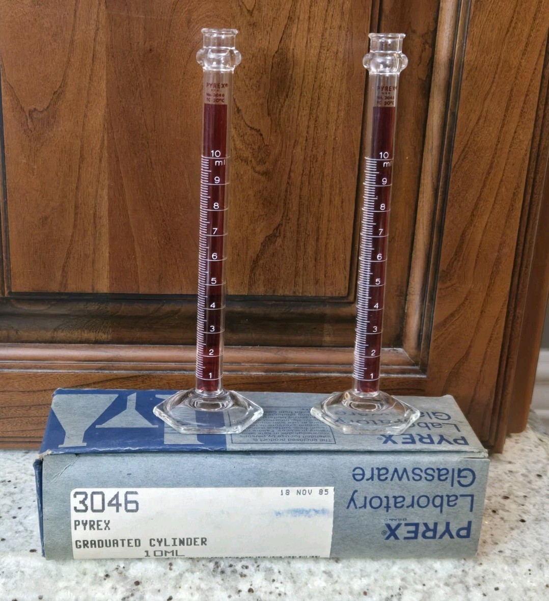 VTG BOX OF 2 CORNING PYREX 3046 GLASS 10mL Metric Scale Gradulated Cylinders Red