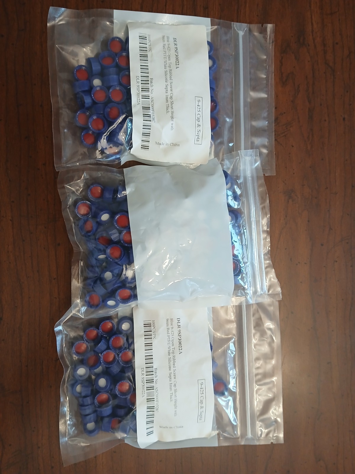 9-425 cap & septa DLR 9SP30022A Blue Ribbed Screw-cap w 9mm Red SEPTA 3/pk