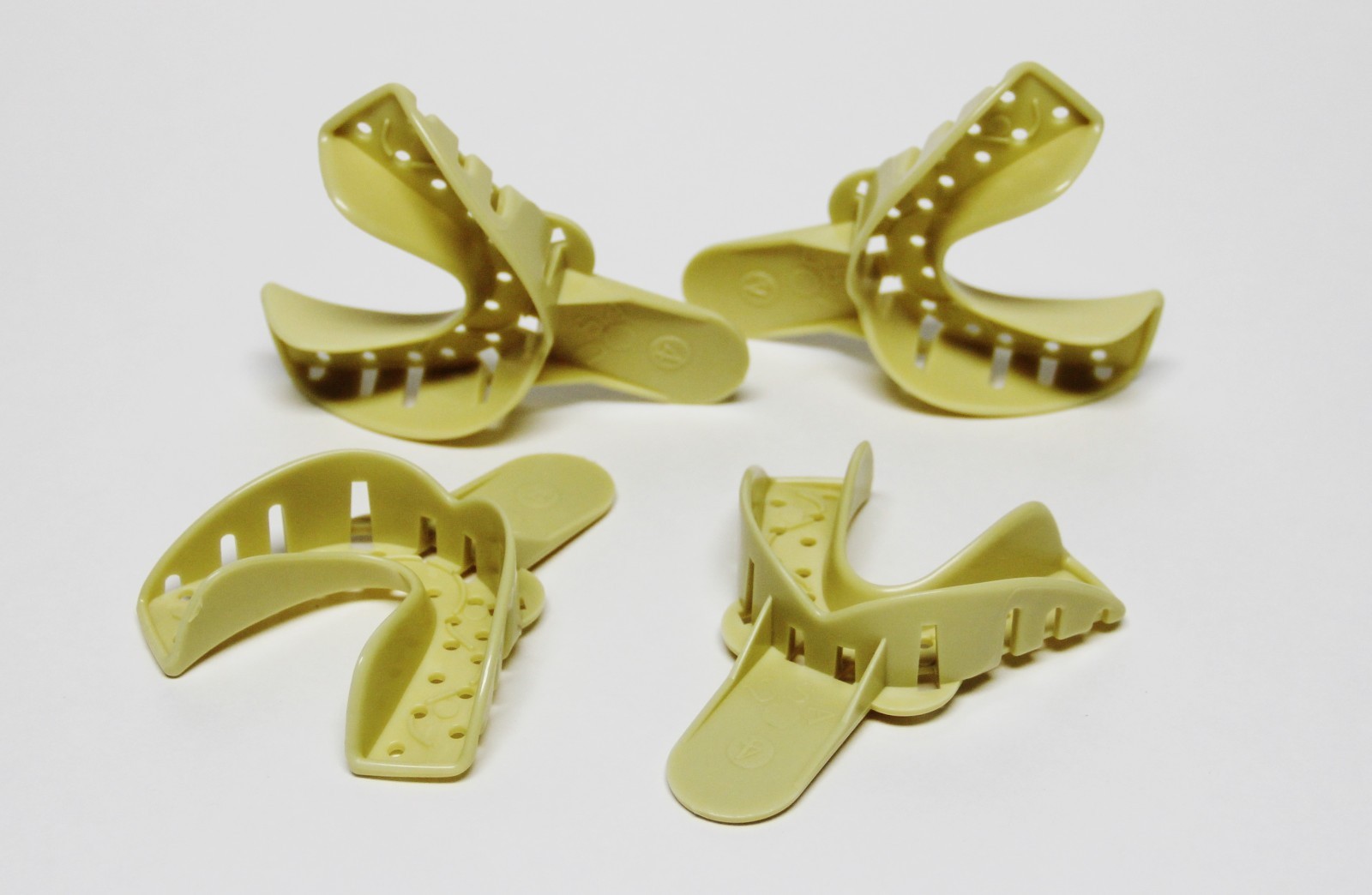 Dental Plastic Impression Trays Perforated Autoclavable Lower Medium #4 12 Pcs