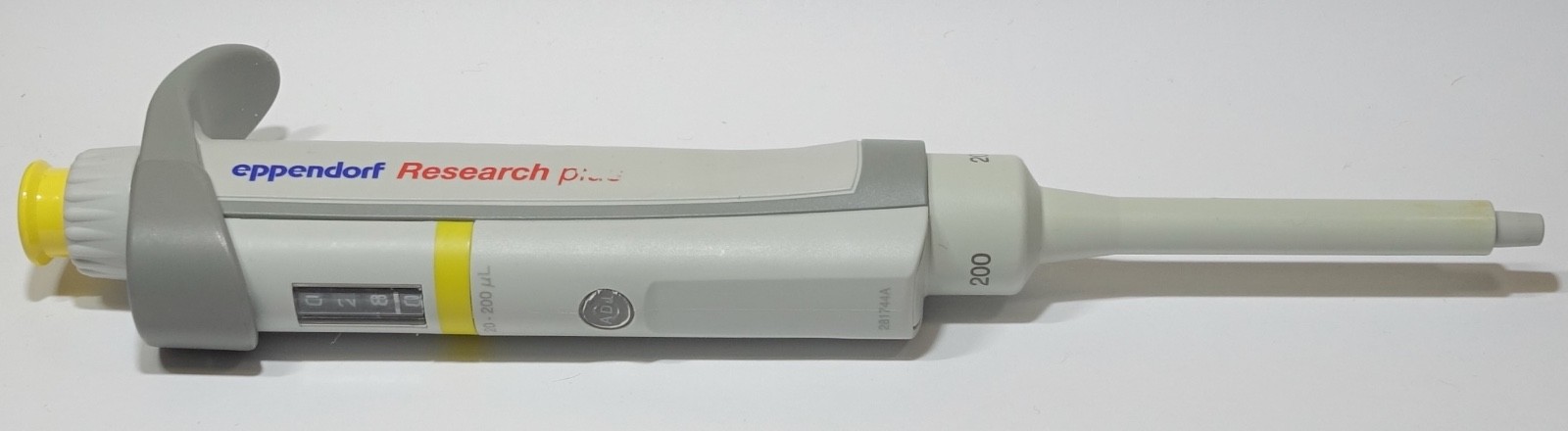 Eppendorf Research Plus 200 Variable Pipette 20-200uL; Clean & Accurate
