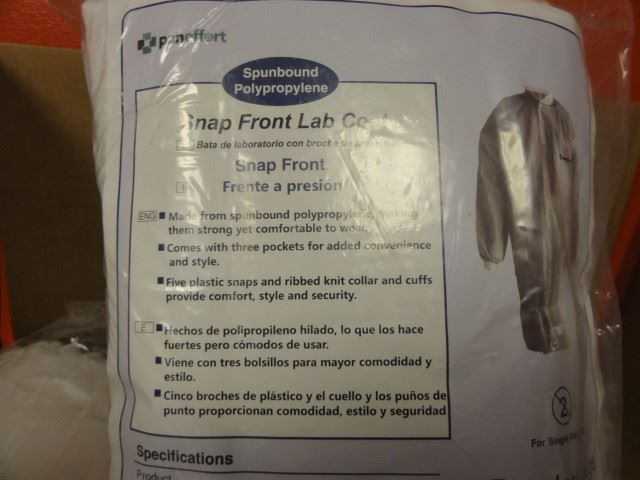 Case/ Paneffort SPLC-SFKC-3R Disposable SPUNBOUND PP Lab Gown (200 Pieces)