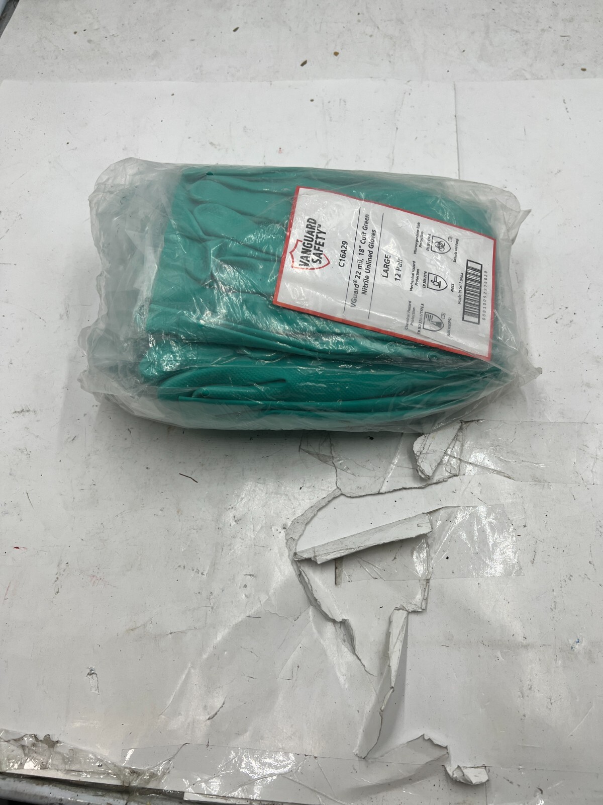 Pack of 12 Pair – VanGuard 22-mil Green Nitrile Chemical-Resistant Glove Large