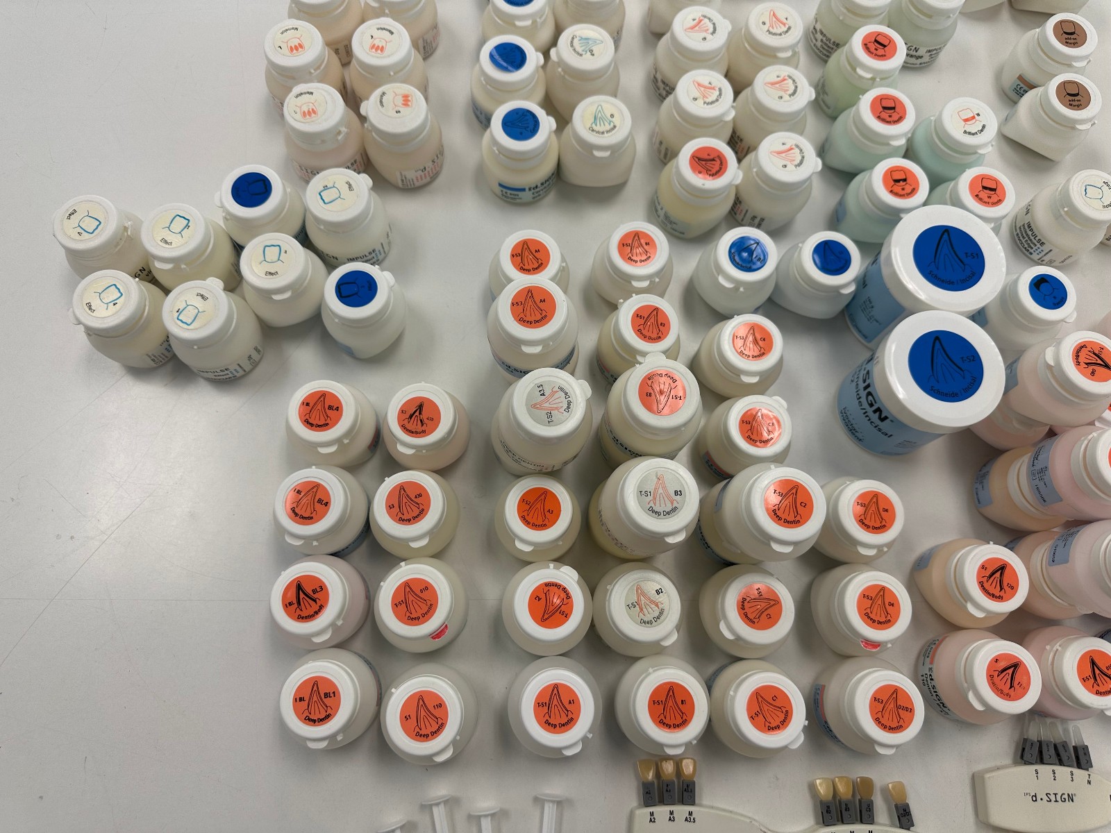 136 x Ivoclar d.Sign Ceramic Material, Noritake, Degussa, PFM, 3D, Ceramco, Vita