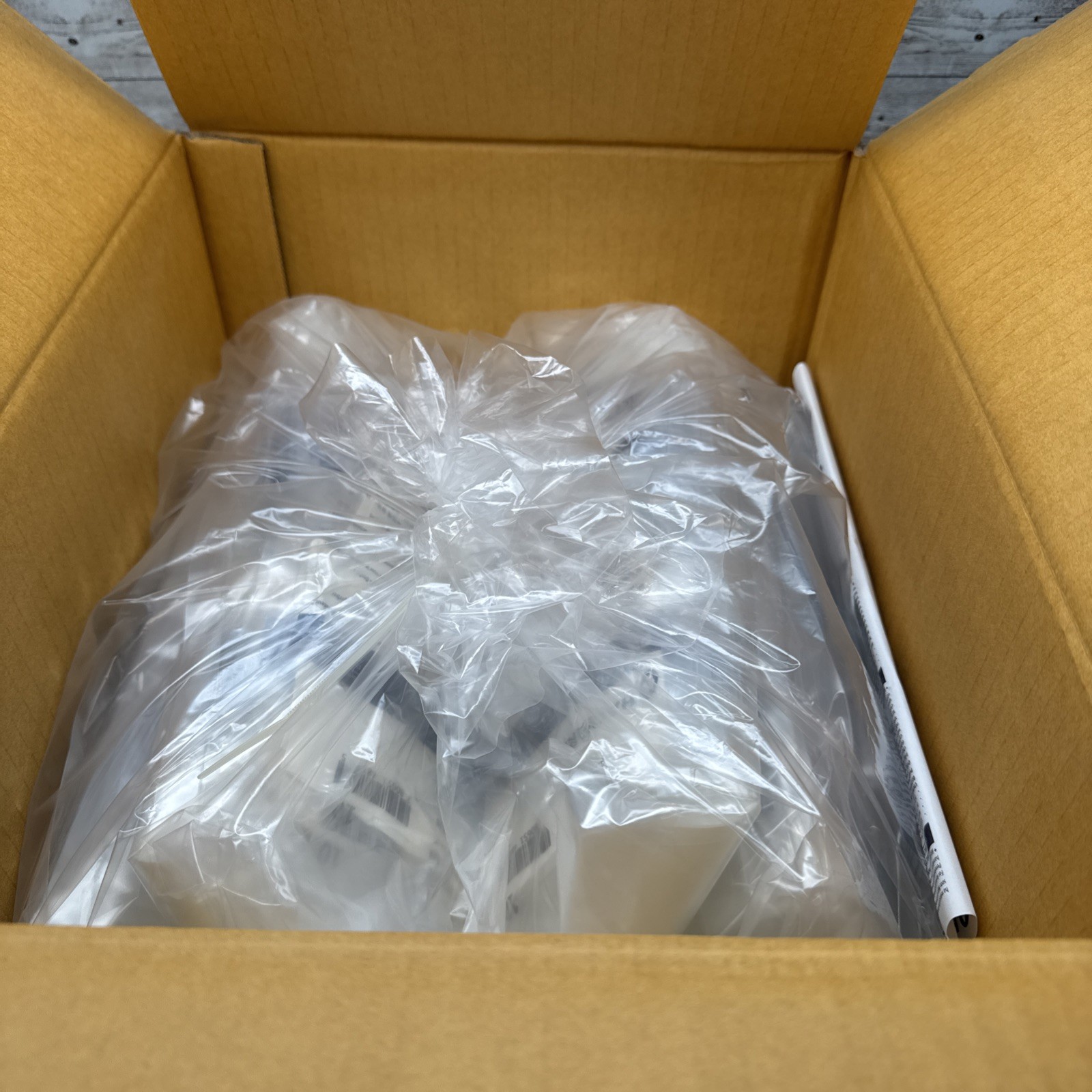 Halyard PureZero HG3 White NItrile Gloves STERILE *200 Pair* Size: 10 *See Date*