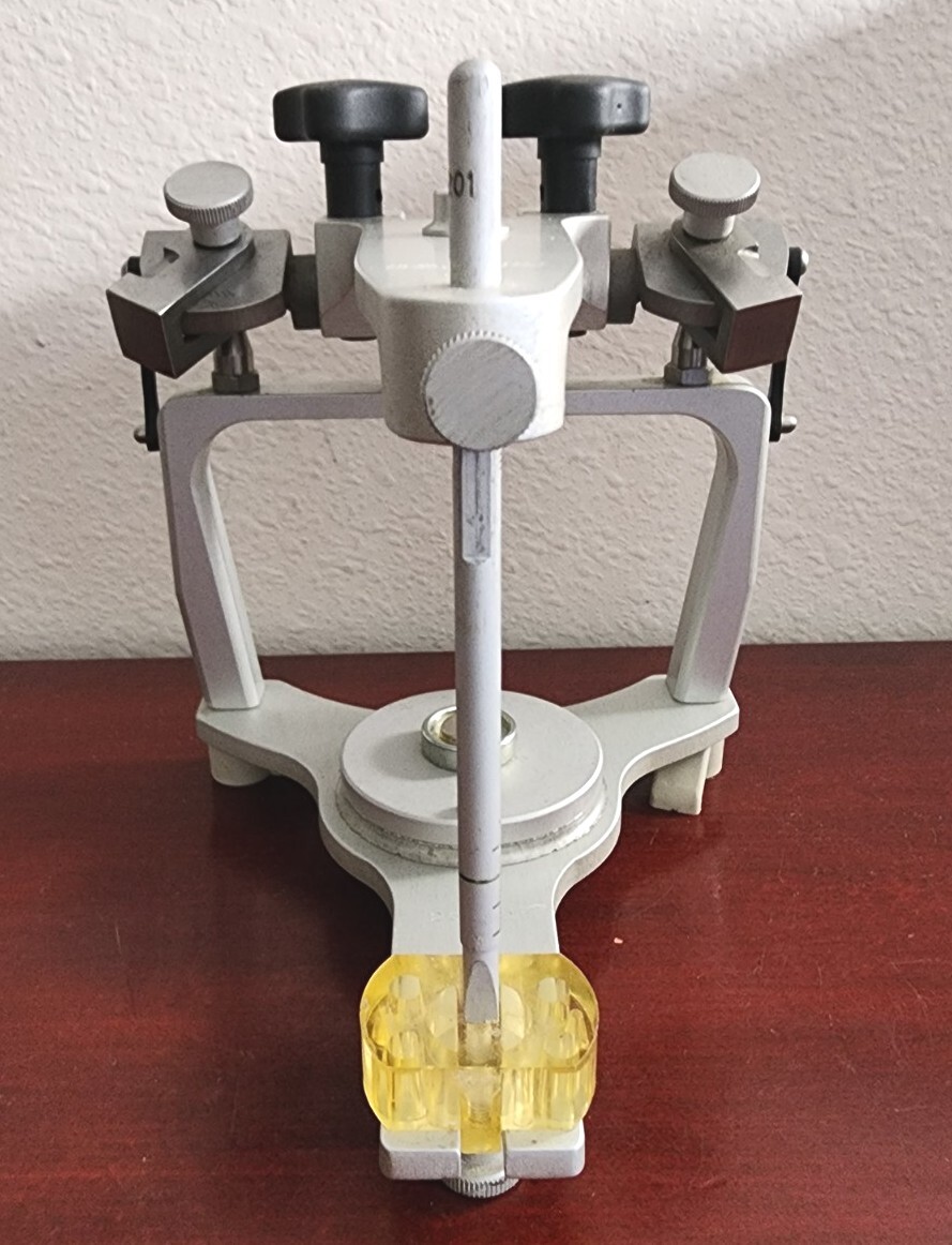 WHIP MIX 2340 DENTAL ARTICULATOR. WORKS